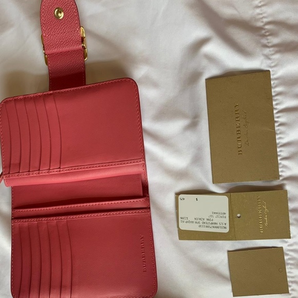 Wallet that is in salmon pink color - Picture 4 of 5